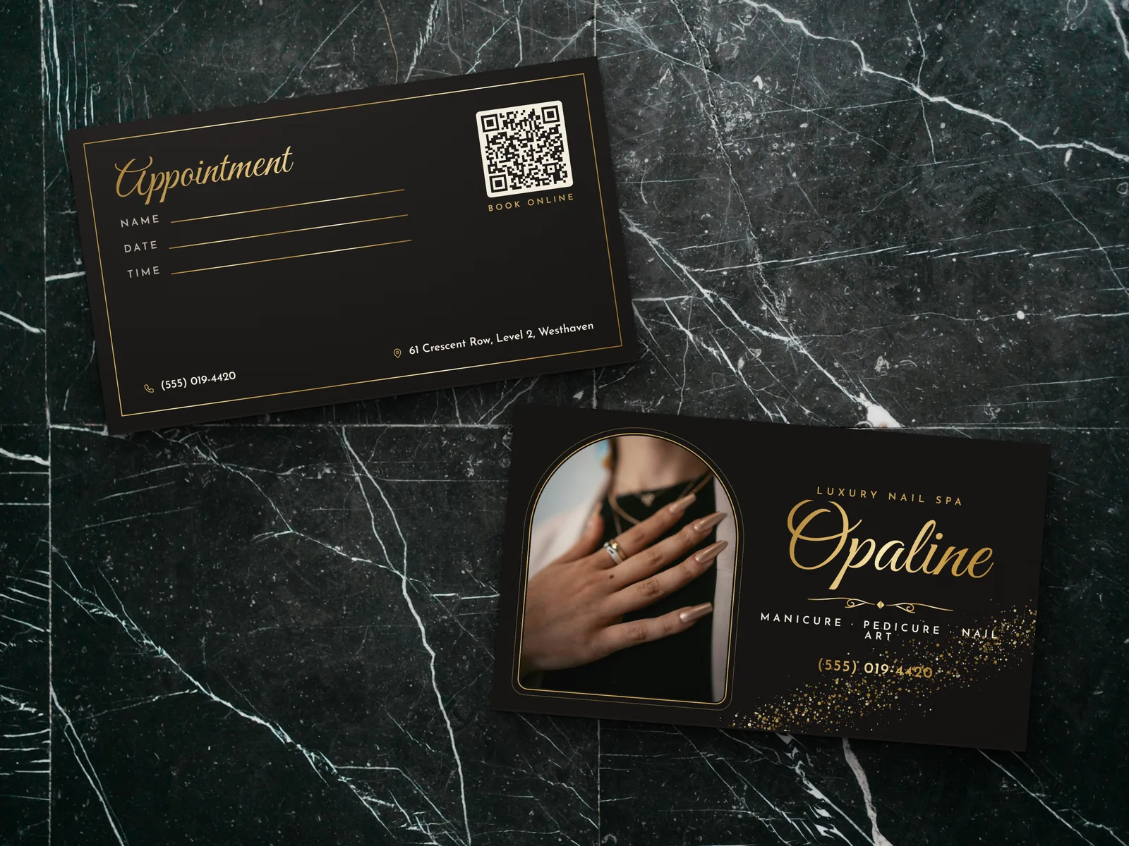 Mẫu danh thiếp BC-01 cho tiệm nail: Opaline Nail Spa, nền đen kim tuyến vàng, ảnh móng trong khung vòm, ép kim vàng, mặt sau là thẻ hẹn