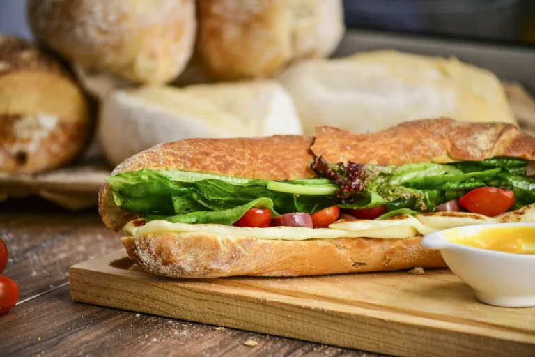 Baguette sandwich with fresh vegetables