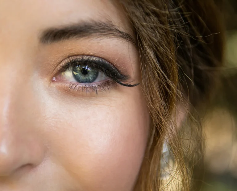 Wispy cat-eye set on a blue-green eye