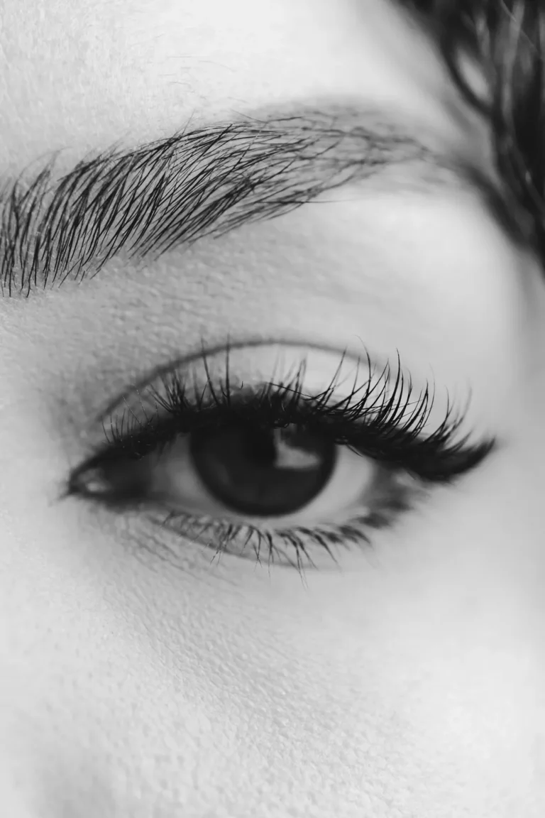 Lash line in black and white
