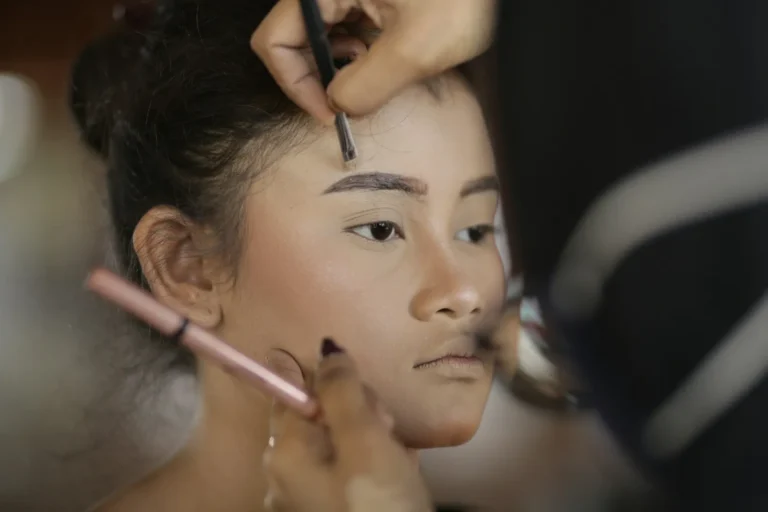 Brows measured with a pencil before the session