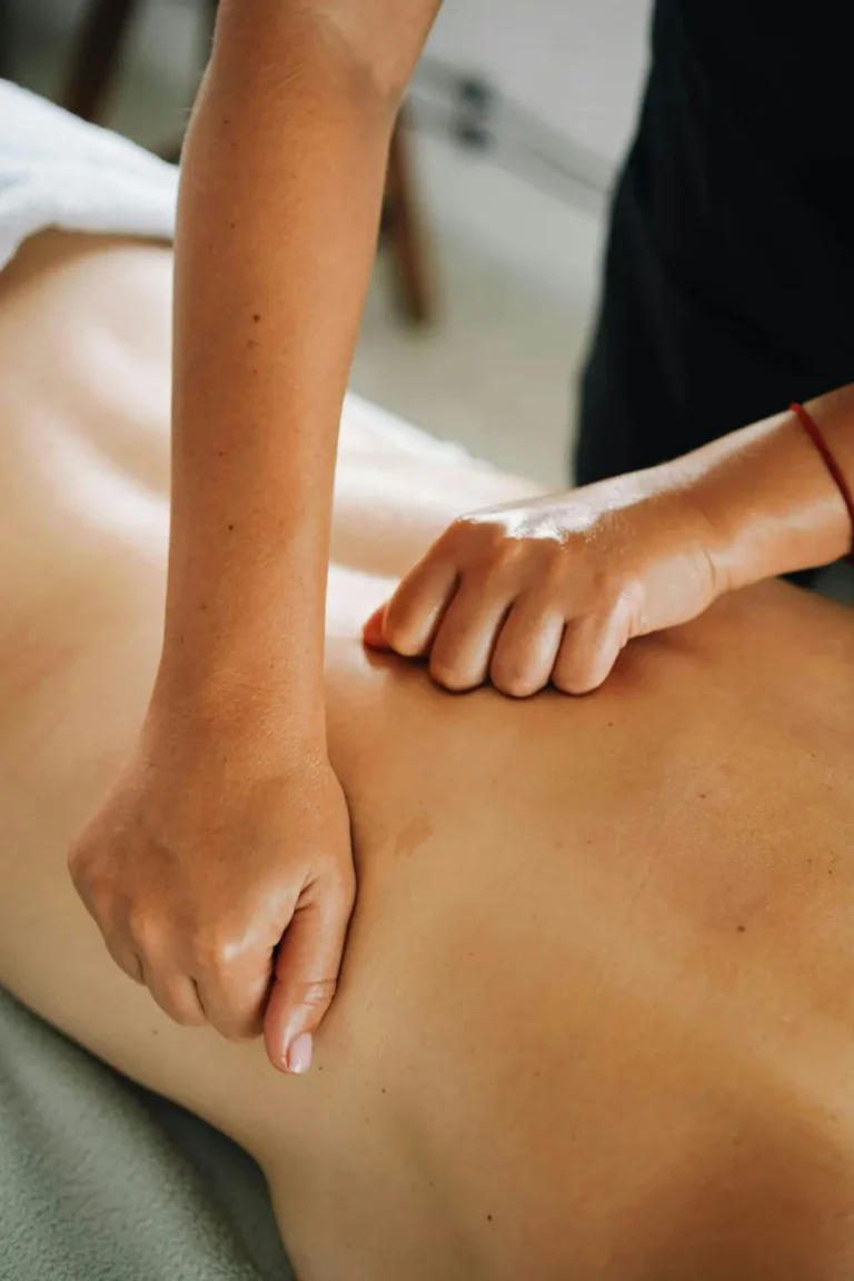 Forearm pressure along the back