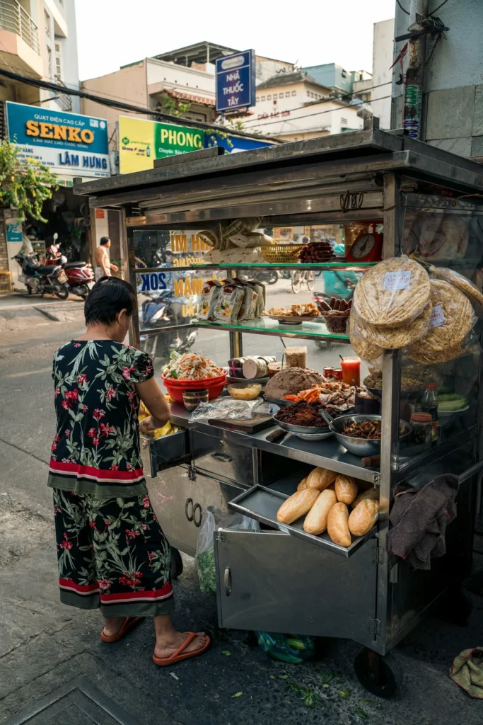Banh mi shops win local searches with fresh bread photos, prices and morning hours