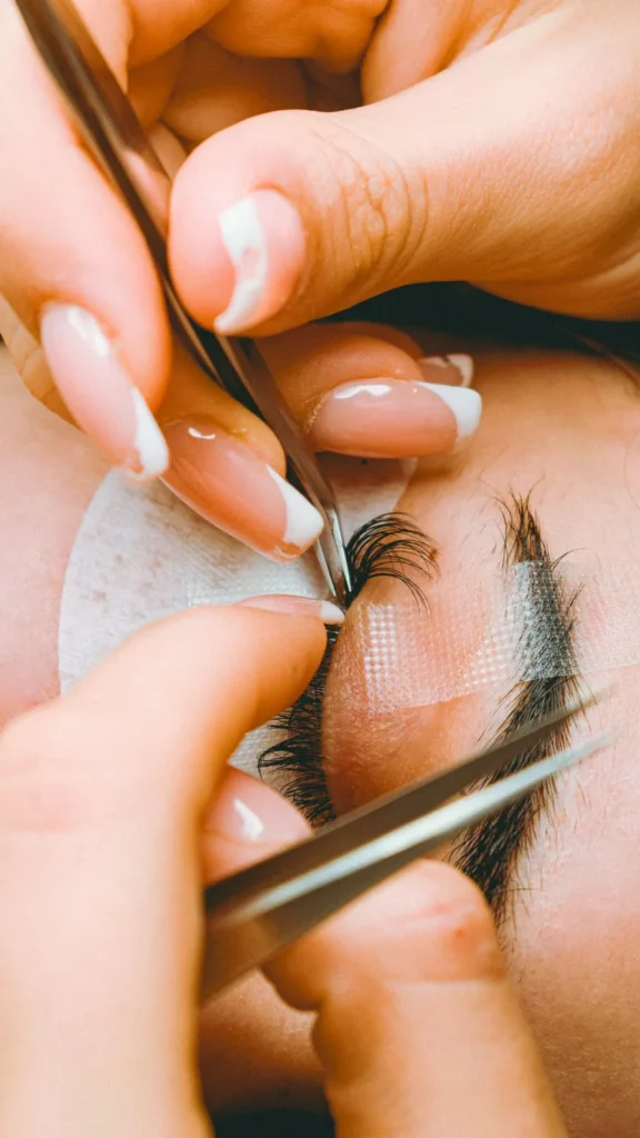 Fill windows and minimum lash rules belong on every lash booking page