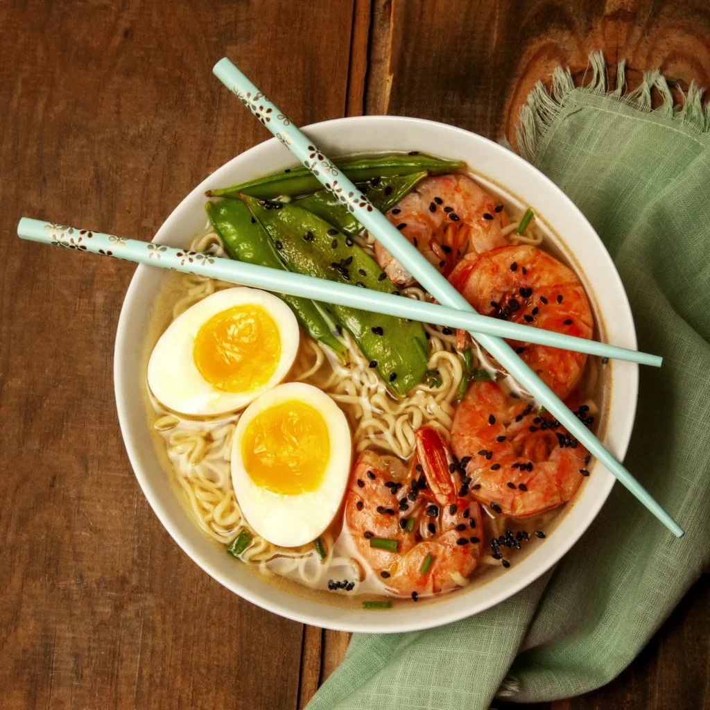 Noodle soup with shrimp and egg