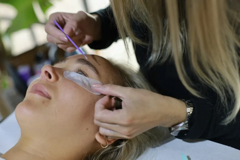 Lash fill with tweezers and under-eye pads