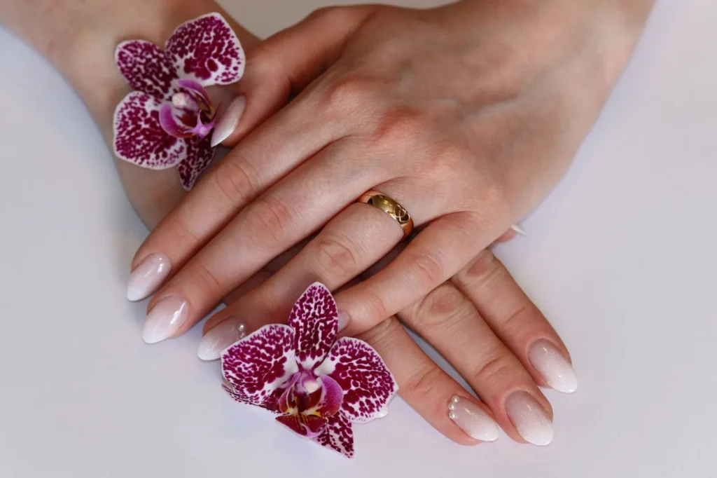 Instagram cho tiệm nail: trang cá nhân, lưới hình, Reels, Stories và tin nhắn ra lịch hẹn