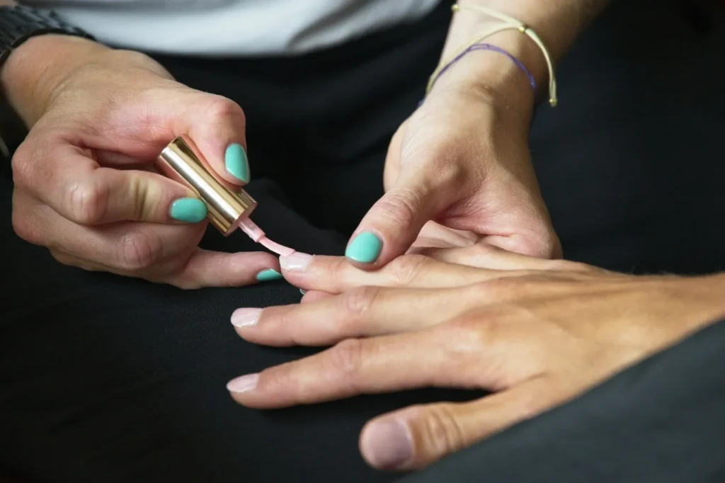 Đăng bài Google Business cho tiệm nail: 3 loại bài, cách viết và 30 ý tưởng cho cả tháng