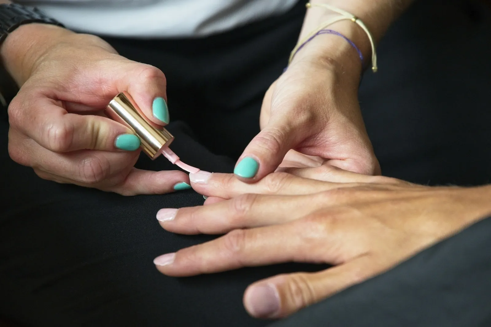 Đăng bài Google Business cho tiệm nail: 3 loại bài, cách viết và 30 ý tưởng cho cả tháng
