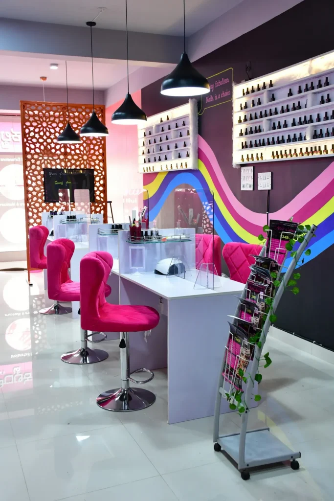 Thông gió tiệm nail: giảm mùi hoá chất và bụi cho thợ và khách