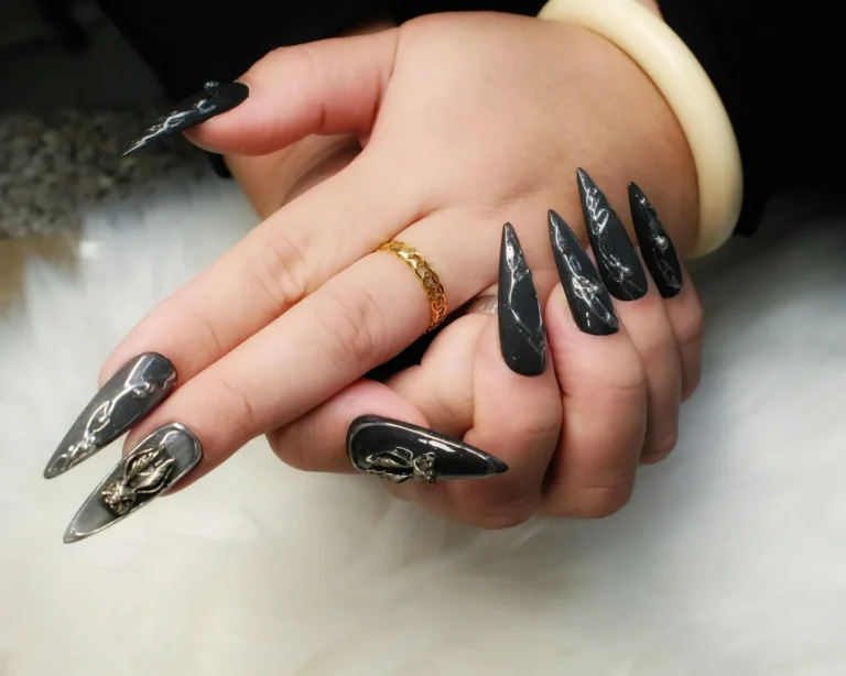 Black stiletto nails with gold details