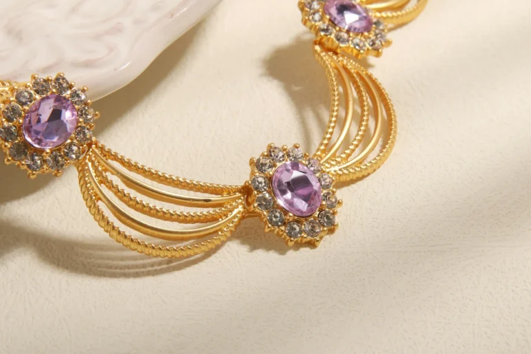 Gold necklace with amethyst flowers