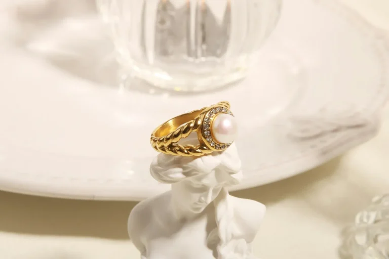 Gold ring with a pearl