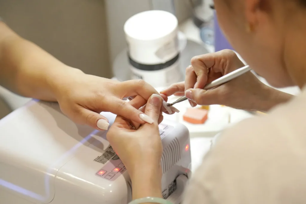 Quảng cáo tiệm nails tại Mỹ và Canada: 15 cách kéo khách hiệu quả nhất