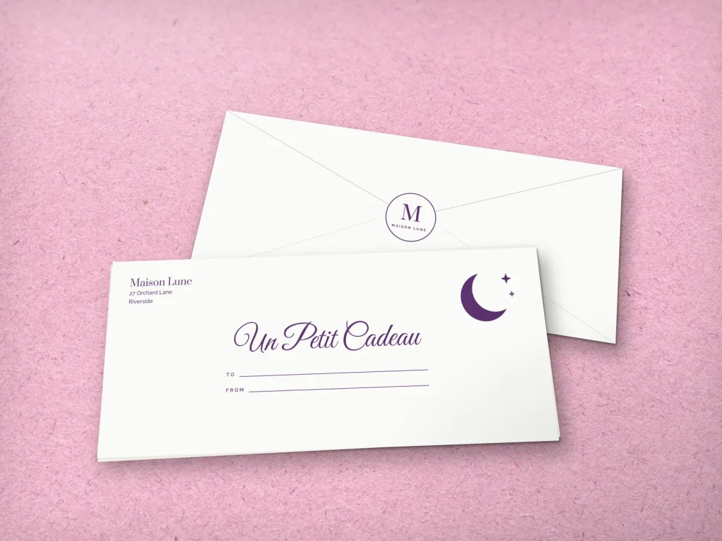 Mẫu phong bì gift in 1 màu E1-11 cho tiệm bánh và café: Maison Lune, mực tím mận, trăng khuyết