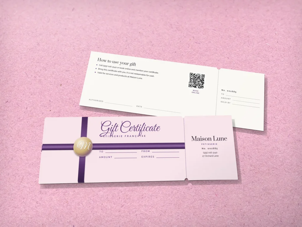 Mẫu gift certificate GC-05 cho tiệm bánh và café: Maison Lune, hồng phấn, ruy băng tím mận và dấu sáp