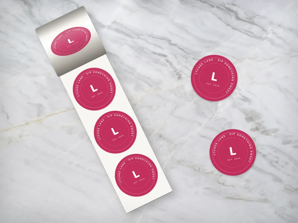 Mẫu sticker cuộn SK-04 cho nhà hàng: Lychee Lane, sticker tròn logo quán trà sữa