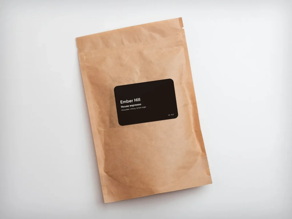 Mẫu sticker cuộn SK-06 cho tiệm bánh và café: Ember Hill, nhãn túi cà phê nền nâu