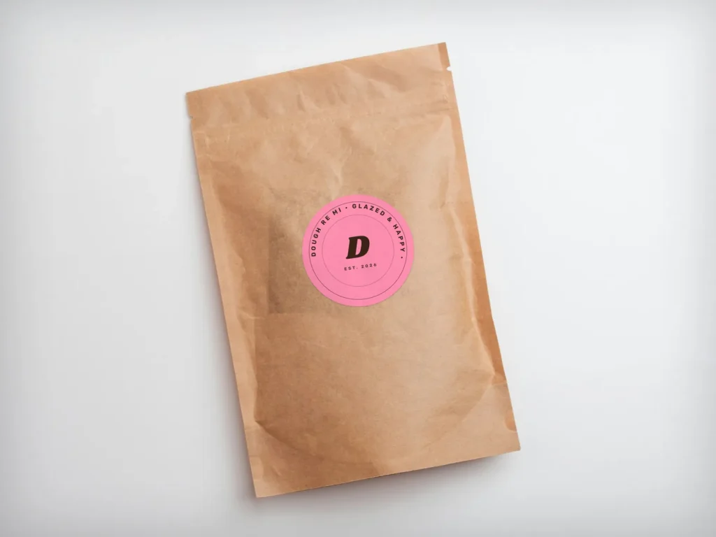 Mẫu sticker cuộn SK-08 cho tiệm bánh và café: Dough Re Mi, sticker tròn hồng dán niêm phong hộp donut