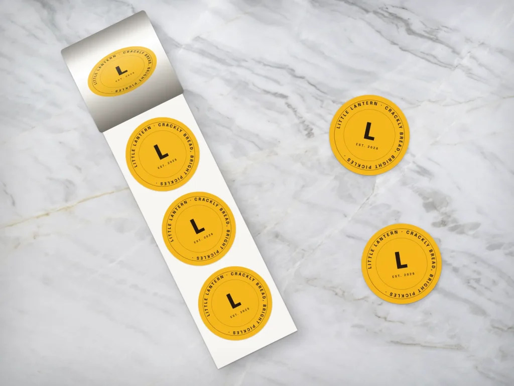 Mẫu sticker cuộn SK-12 cho nhà hàng: Little Lantern, sticker tròn vàng dán giấy gói bánh mì