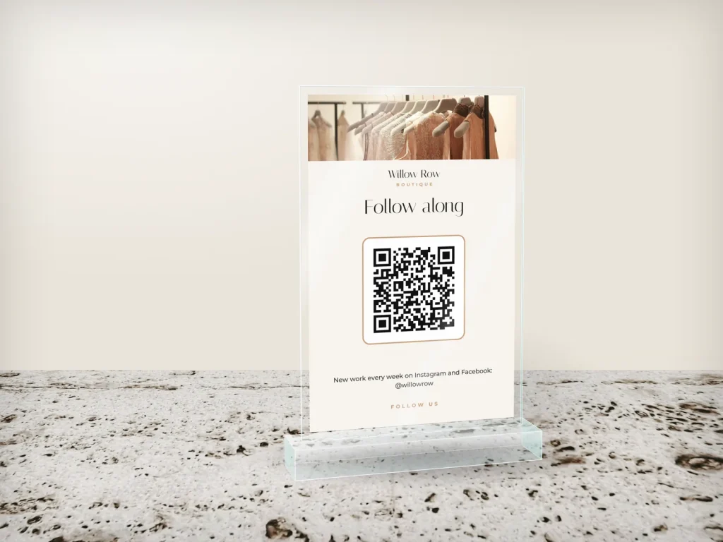 Mẫu standee mica để quầy SM-08 cho cửa hàng: Willow Row, ảnh sào treo váy hồng, mời follow và QR thanh toán