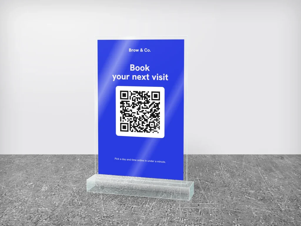 Mẫu standee mica để quầy SM-09 cho tiệm lash và PMU: Brow & Co., nền xanh dương chữ lớn, QR đặt lịch