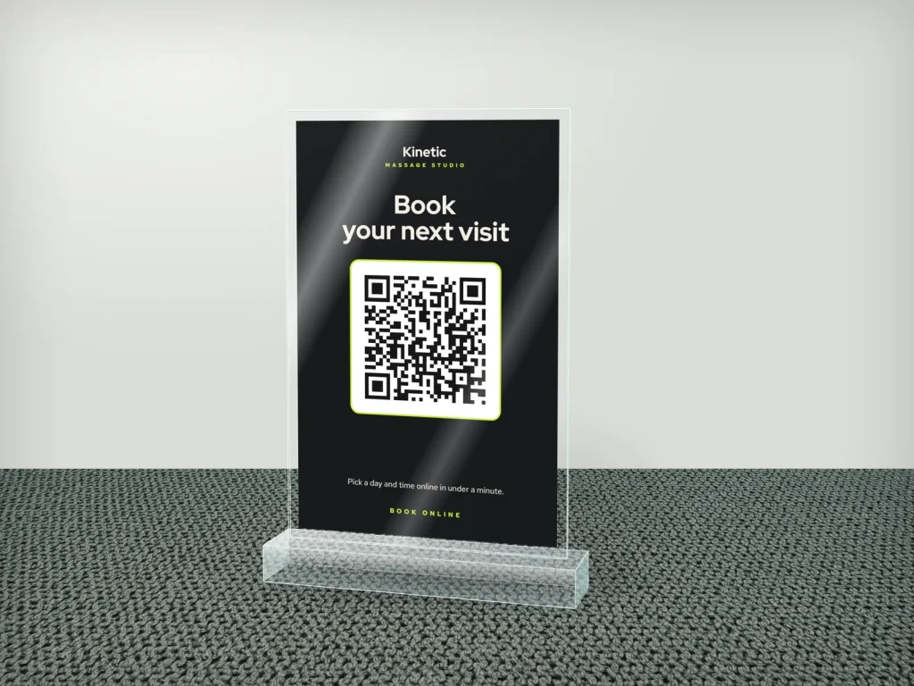 Mẫu standee mica để quầy SM-19 cho spa: Kinetic, nền đen chữ xanh chanh, QR đặt lịch